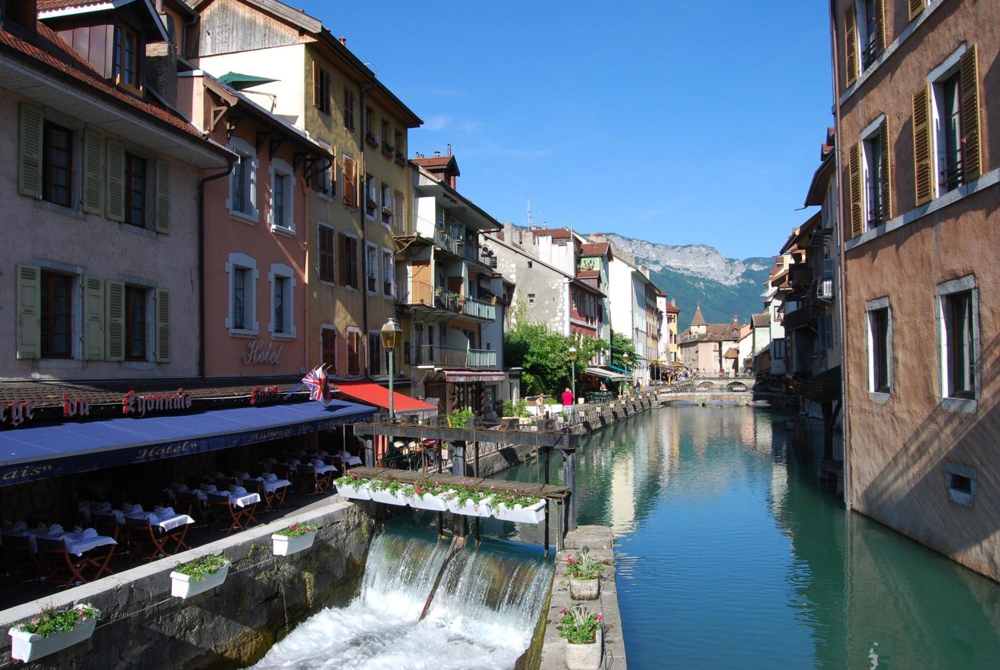 Hotel Des Alpes Annecy Bagian luar foto